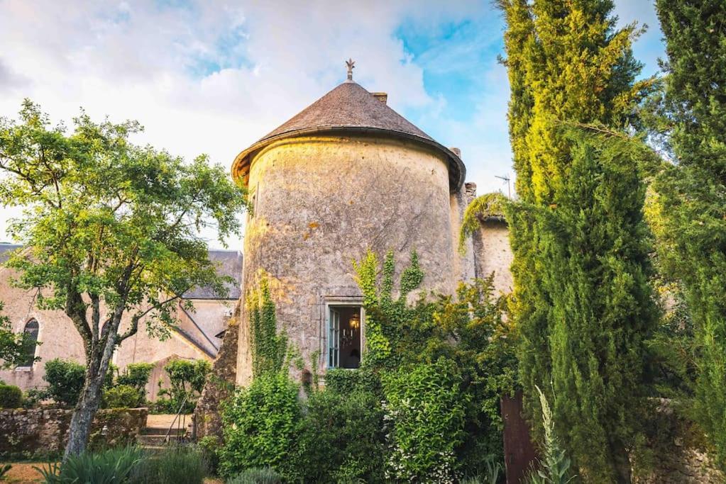 مبيت وإفطار Pressigny  14Th Century Priory In Pressigny المظهر الخارجي الصورة